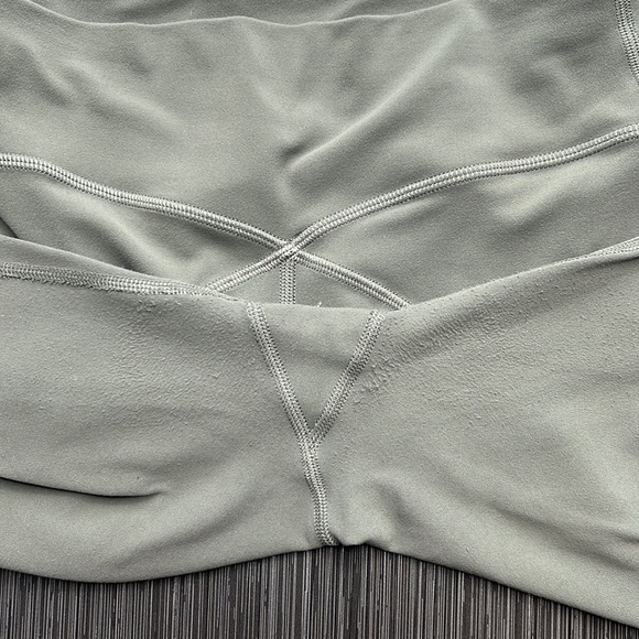Lululemon Get Centred High Rise Crop 21" (Size 4) - Grey Sage - Picture 9 of 9
